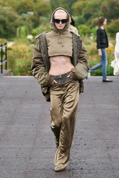 Look 32